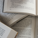 découvre 10 livres à glisser dans ta valise cet été 2026. Un épisode de podcast parfait pour trouver des idées lecture inspirantes et prendre soin de soi pendant les vacances.