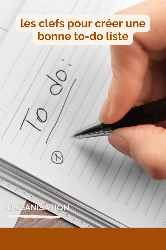 Tu coches des tâches toute la journée mais ta liste semble toujours aussi longue ? Découvre pourquoi ta to-do list n’a peut-être tout simplement pas vocation à être terminée. Dans cet épisode de podcast, apprends à mieux organiser tes tâches, faire la différence entre priorités, projets et envies, et alléger ta charge mentale au quotidien.